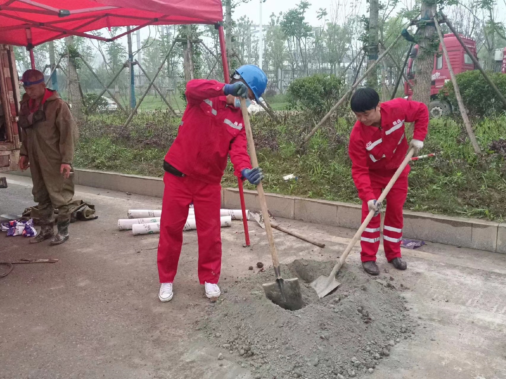 东兴管道疏通哪家好】及时进行市政管道清淤